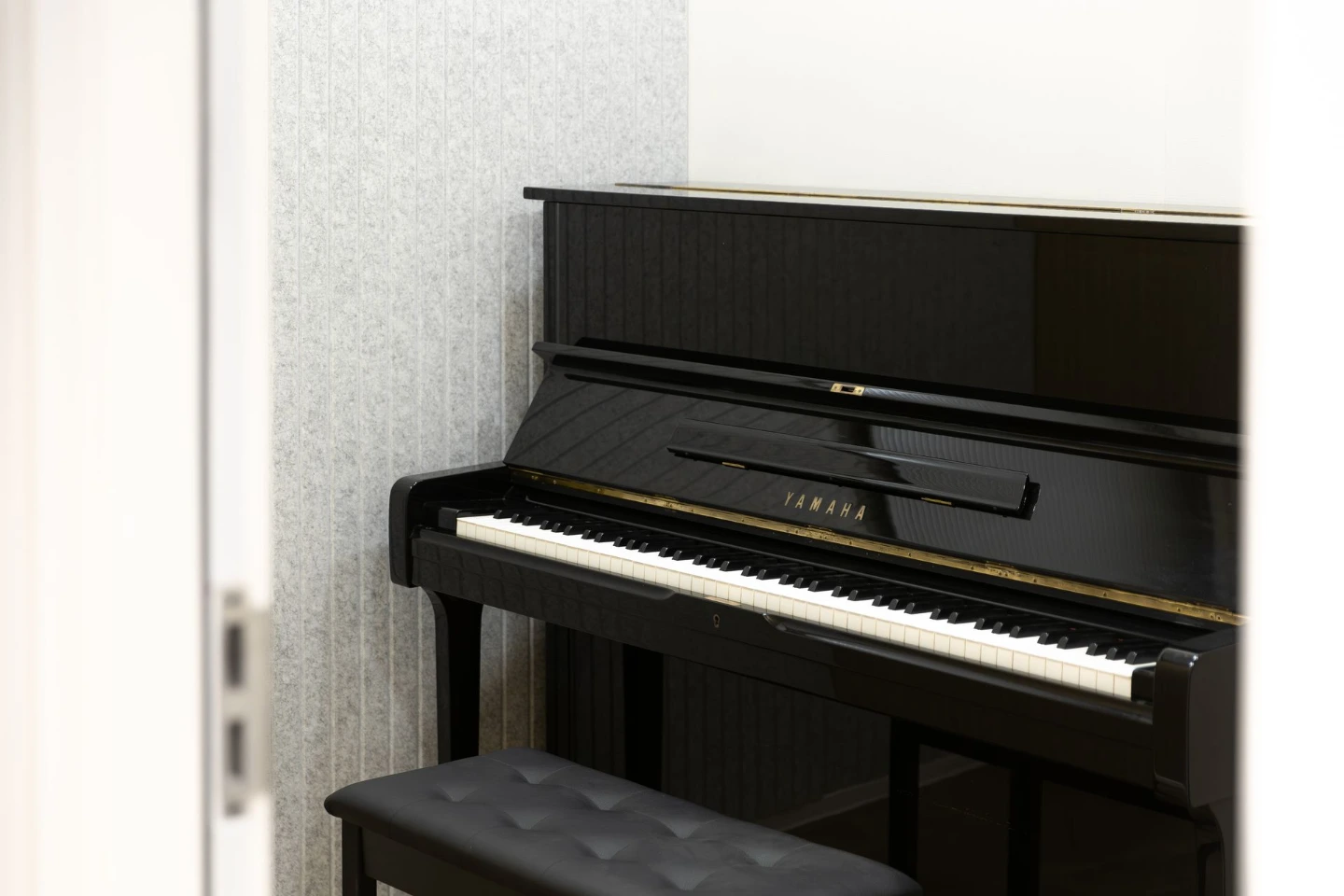 Renting a piano room in Macau — the YAMAHA upright, acoustic wall panels and bench in a SOLO upright room