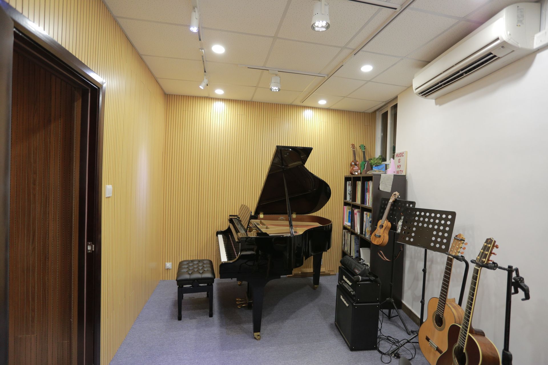 SOLO Macau self-service piano rooms — grand piano room
